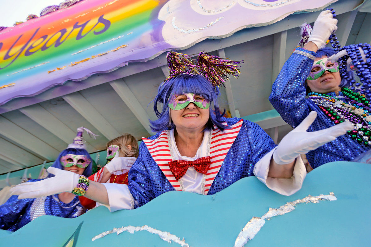 Krewe of Iris 2017 rolls in New Orleans: See Mardi Gras parade photos